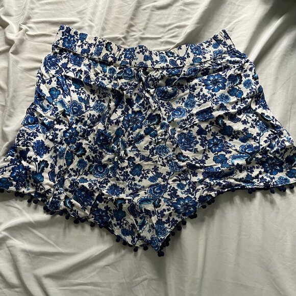 Flowing Panel Shorts - Picture 2 of 4